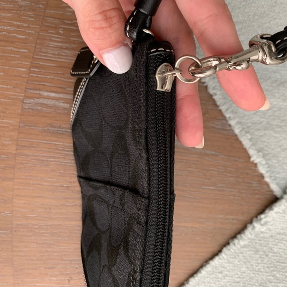 Coach wristlet - Picture 3 of 4